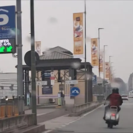 Flat Liberty Center Porta Susa, Reserved Parking